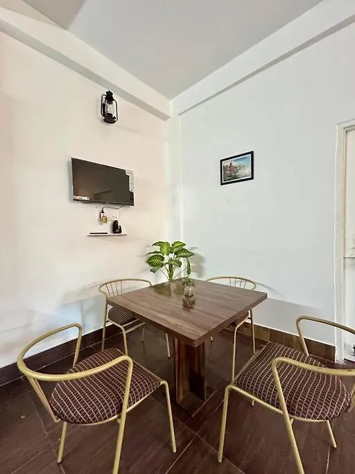 Egarden Dharma Yog 2Bhk Suite With Balcony バラナシ 0*,