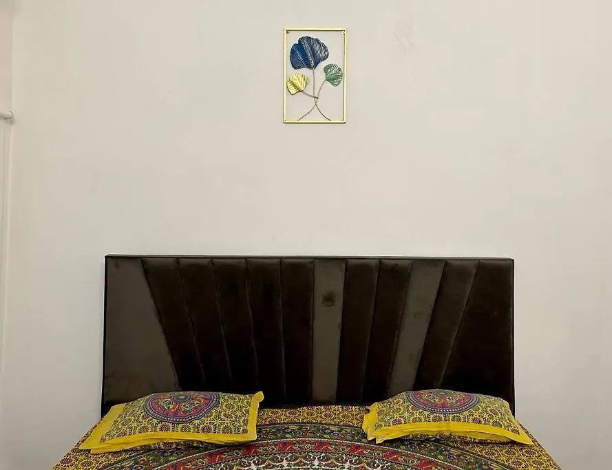 Egarden Dharma Yog 2Bhk Suite With Balcony バラナシ アパート